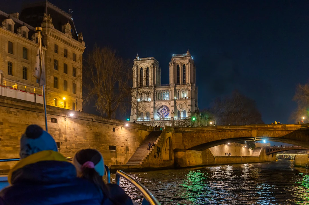 Seine River Cruise by Vedettes de Paris - Musical Aperitif